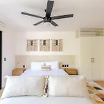 Kumaru Suites By The Spot Rentals