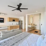 Kumaru Suites By The Spot Rentals