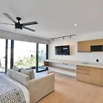 Kumaru Suites By The Spot Rentals